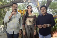 Andaru Bagundali Andulo Nenundali Movie Opening
